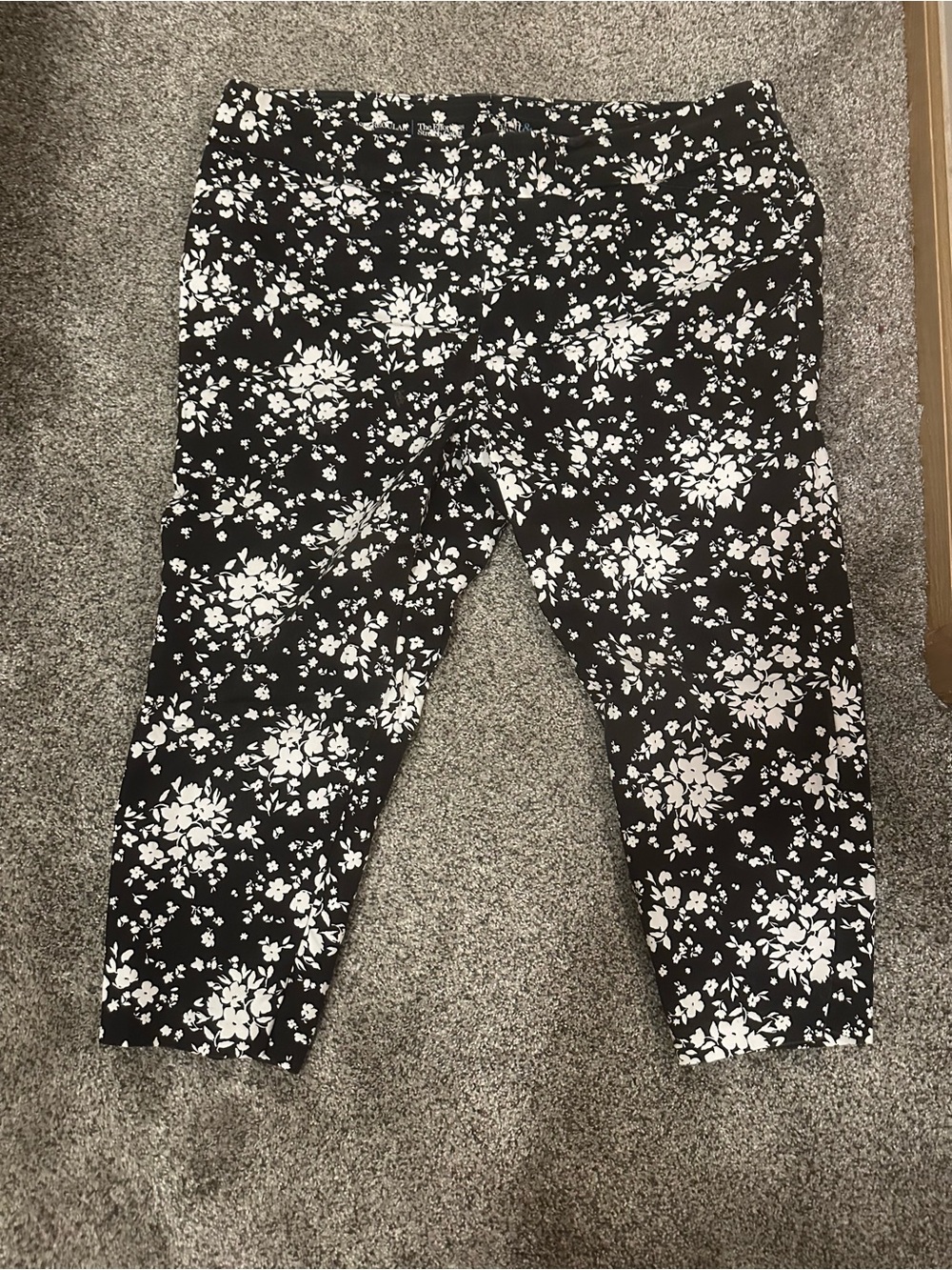 croft & barrow Black and White Floral Capri Pants